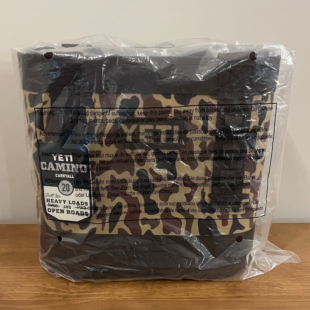 YETI Camino Carryall 20 - Wetlands Camo